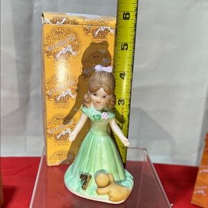 Growing up Birthday girls age 7 brunette - - new